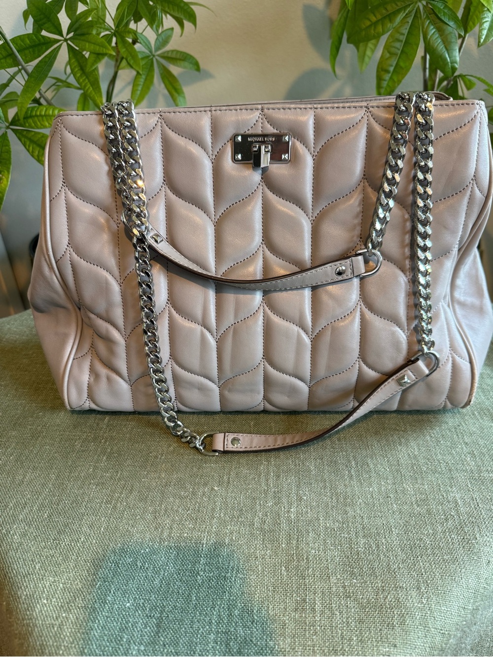 ✨ Michael Kors Quilted Chain Tote – Taupe/Gray ✨